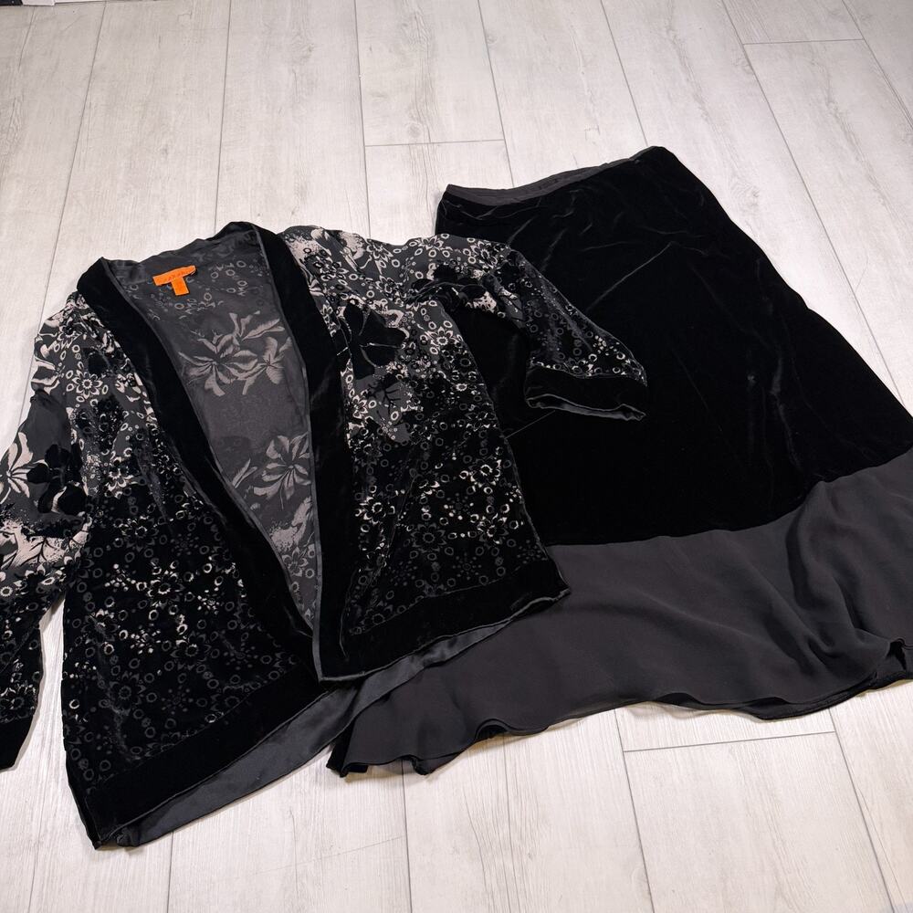 Harari Silk Blend 2 Piece Set Black Kimono Velvet Skirt Women's M/L Whimsy Goth